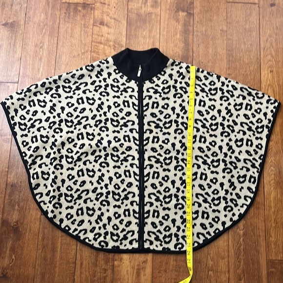 Anne Klein Poncho Sweater Leopard Print Size S - Picture 6 of 8